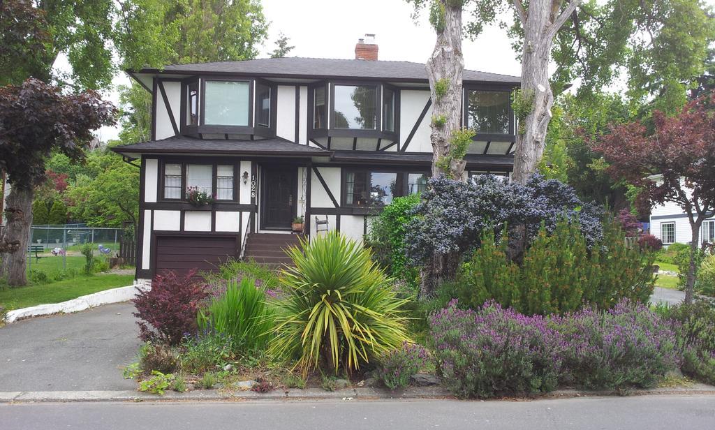 Hemingway'S By The Sea Esquimalt Exterior foto